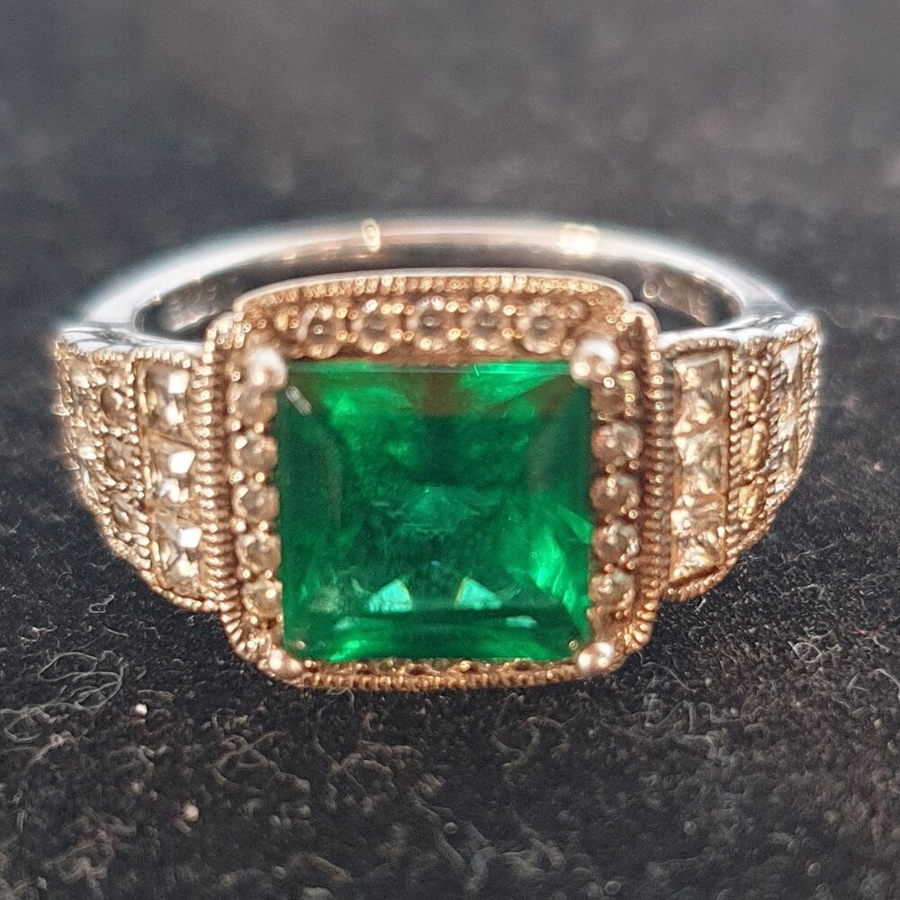 Emerald Green‎ and Silver Women's Ring
